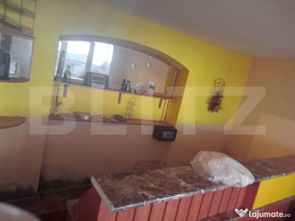 Spatiu Comercial cu apartament de 2 camere la etaj 300mp, Be