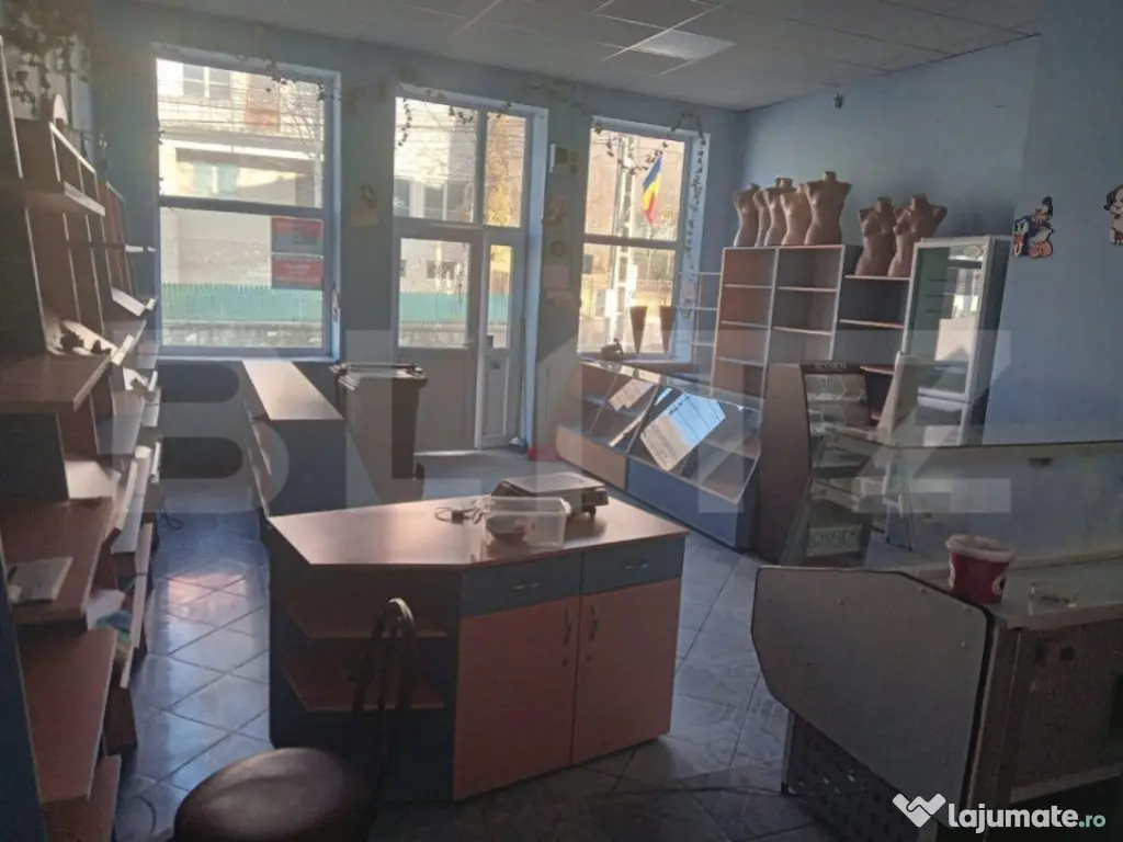 Spatiu Comercial cu apartament de 2 camere la etaj 300mp, Be