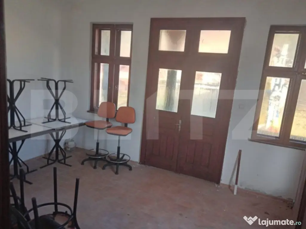 Spatiu Comercial cu apartament de 2 camere la etaj 300mp, Be