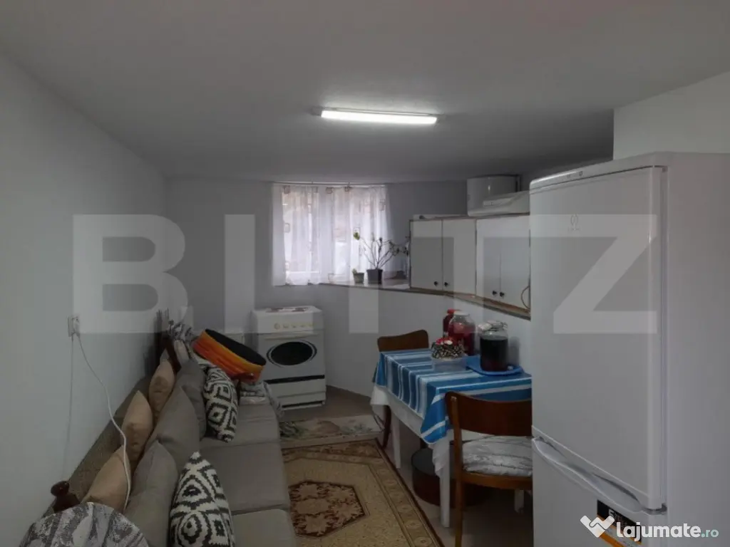 Casa 6 camere , se doreste si schimb cu apt+dif - Poiana Mar