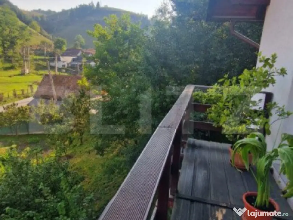 Casa 6 camere , se doreste si schimb cu apt+dif - Poiana Mar