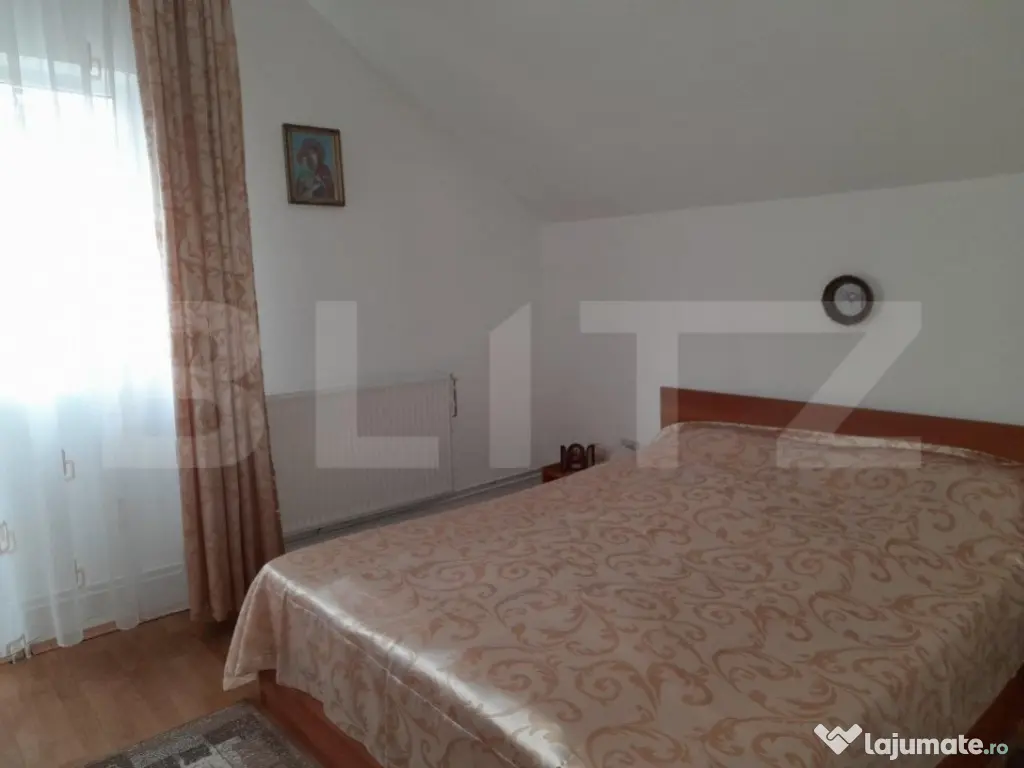 Casa 6 camere , se doreste si schimb cu apt+dif - Poiana Mar
