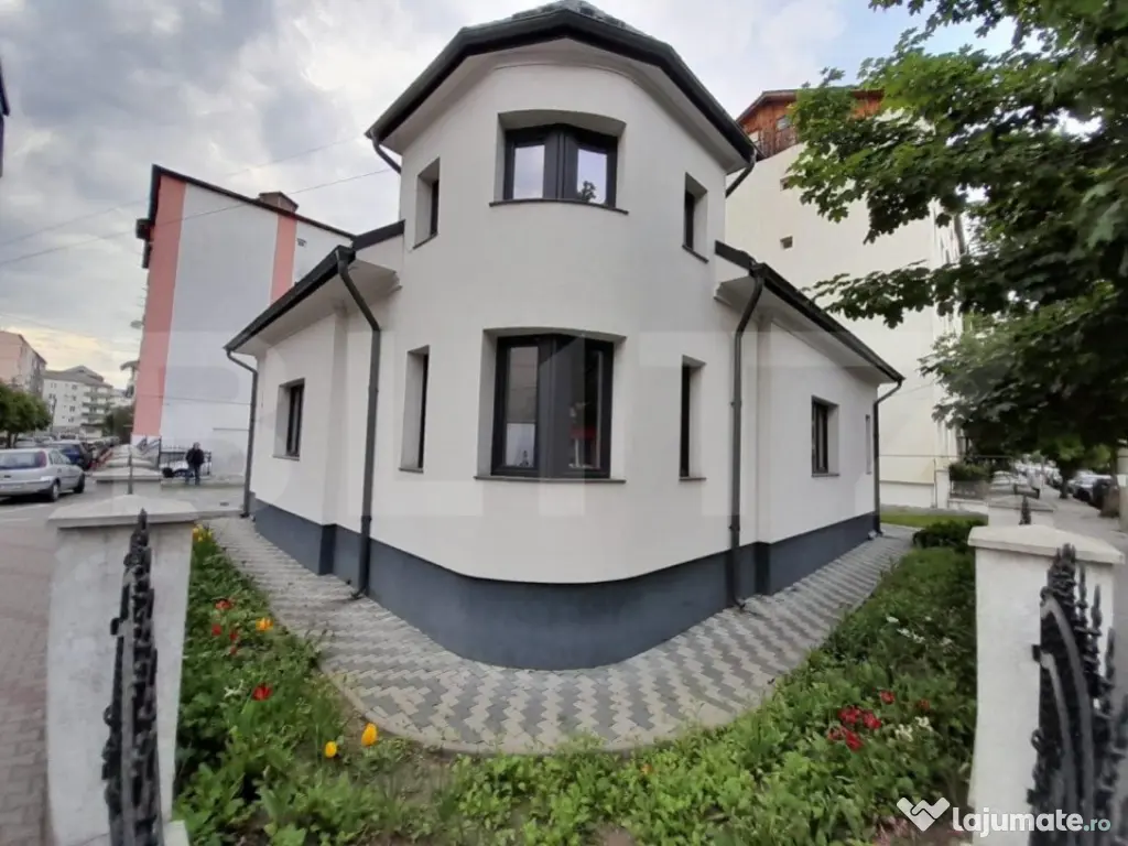 Casa lux 5 camere, 250MP, zona centrala Bistrita