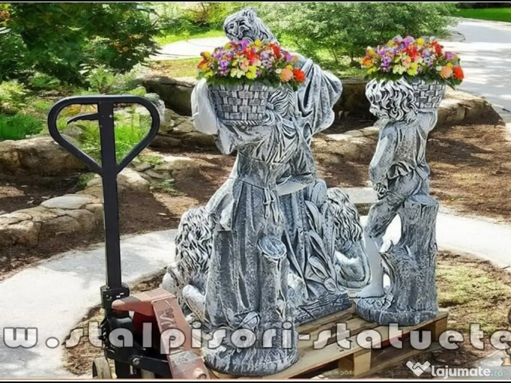 Set cinci statuete, gri patinat, model S94.