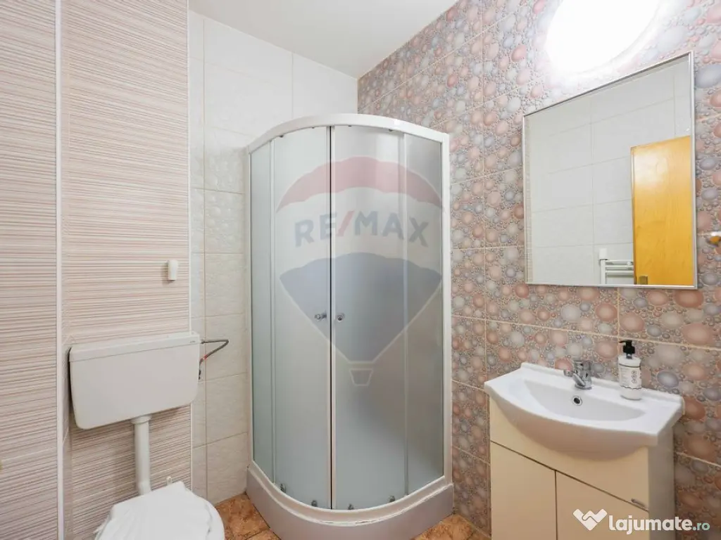 Hotel/Pensiune de vânzare cu 16 camere, Punct de Frontie...