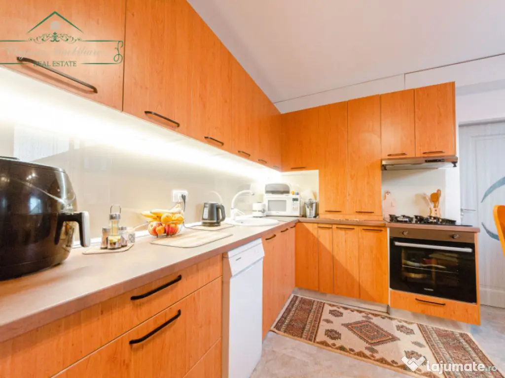 Vila cu 6 camere, zona Via Carmina Vladimirescu, Arad