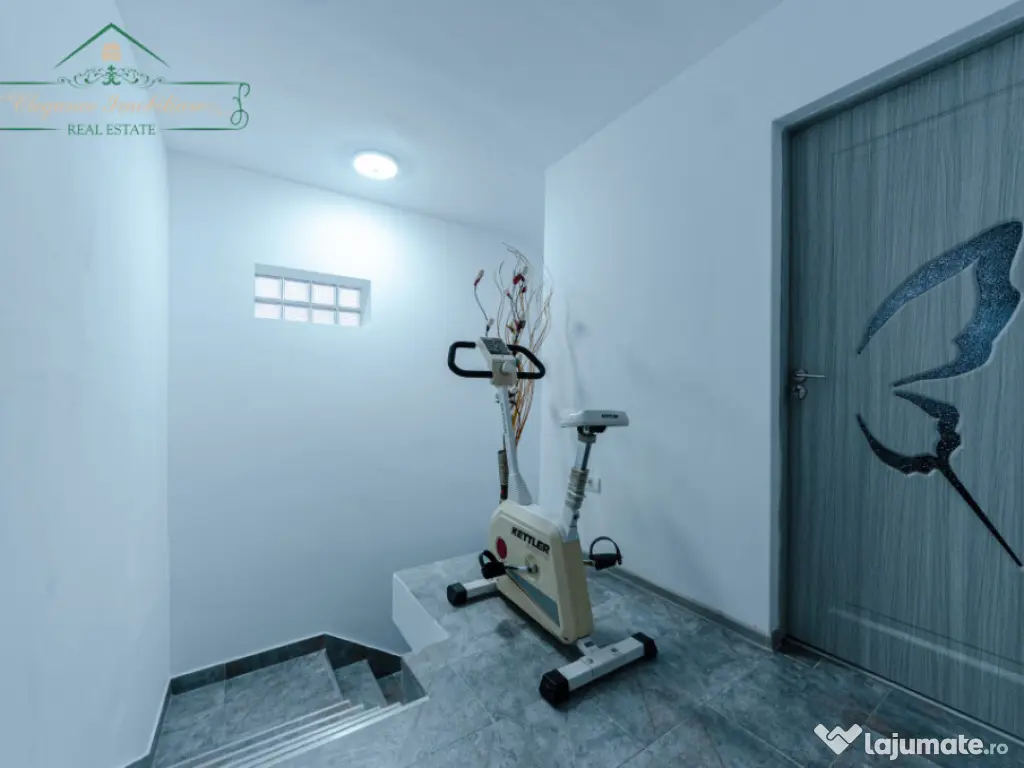 Vila cu 6 camere, zona Via Carmina Vladimirescu, Arad