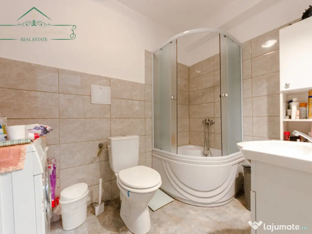 Vila cu 6 camere, zona Via Carmina Vladimirescu, Arad