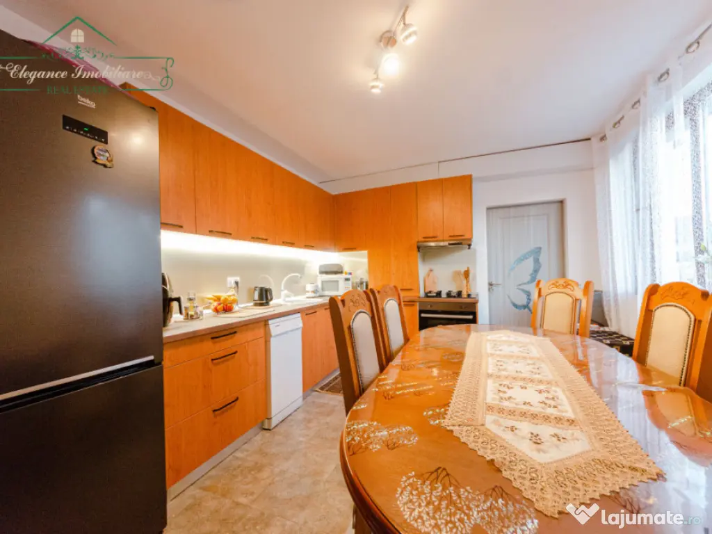 Vila cu 6 camere, zona Via Carmina Vladimirescu, Arad