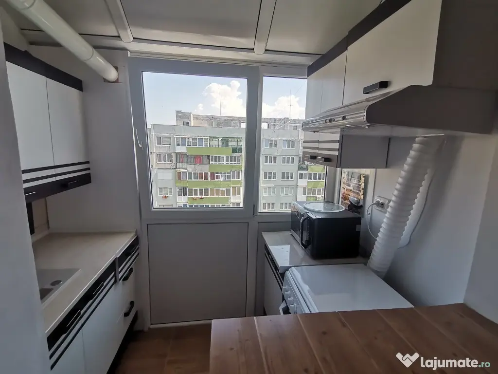 INCHIRIEZ ap. 3 camere decomandat ,renovat, zona Mihai Viteazul 