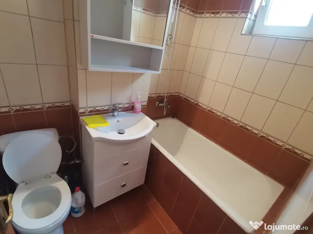 INCHIRIEZ ap. 3 camere decomandat ,renovat, zona Mihai Viteazul 