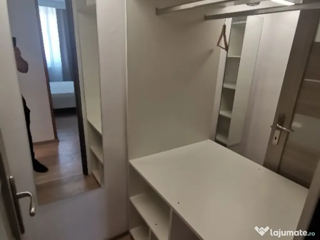 INCHIRIEZ ap. 3 camere decomandat ,renovat, zona Mihai Viteazul 