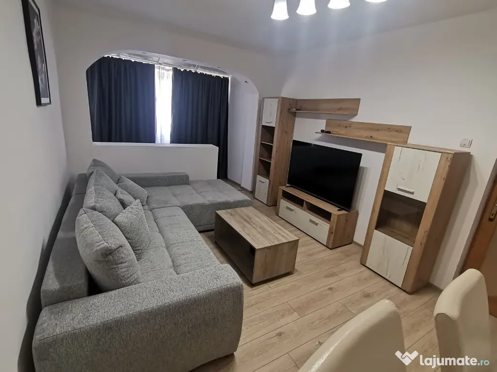 INCHIRIEZ ap. 3 camere decomandat ,renovat, zona Mihai Viteazul 