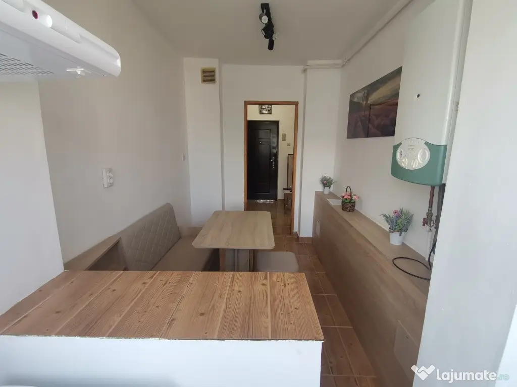 INCHIRIEZ ap. 3 camere decomandat ,renovat, zona Mihai Viteazul 