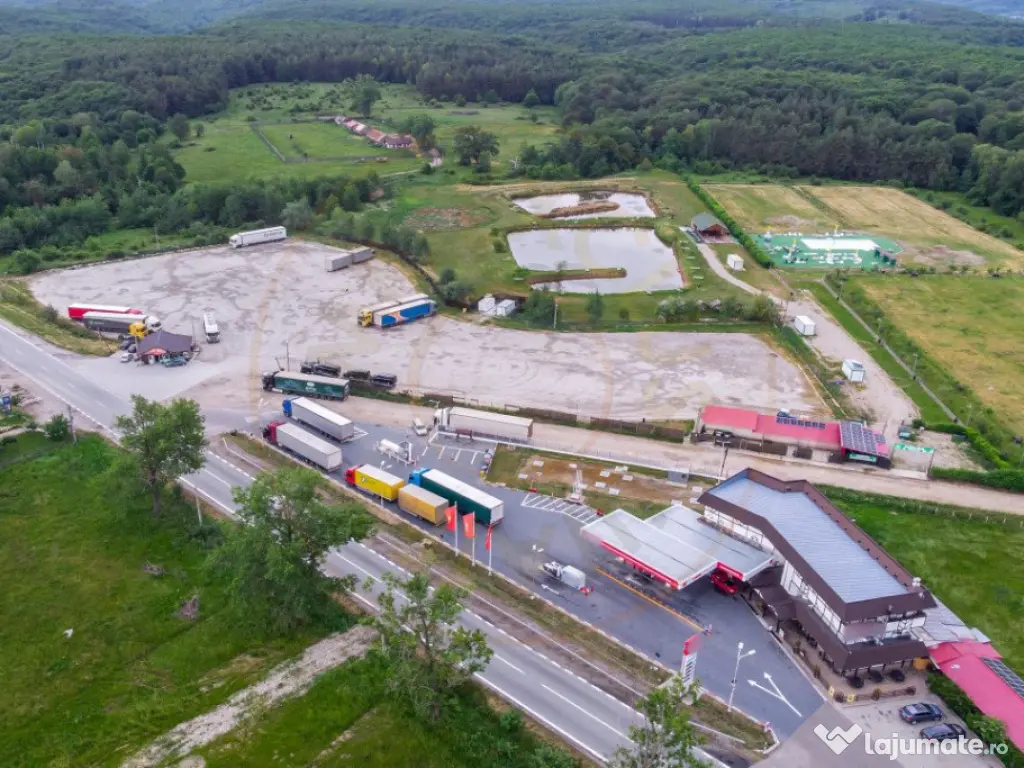 Motel, camping, piscina si lacuri de pescuit pe un teren de 