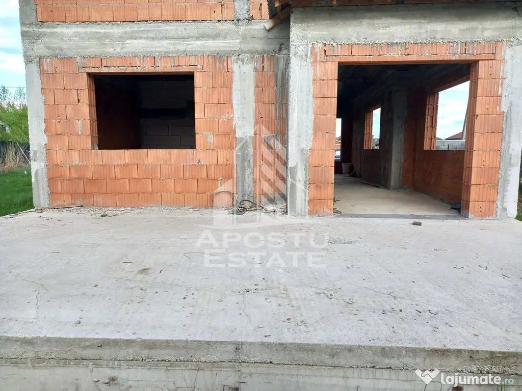 Vila, la rosu, de vanzare, in Sofronea, jud. Arad.