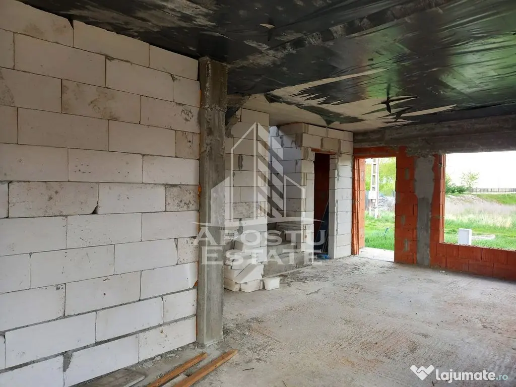 Vila, la rosu, de vanzare, in Sofronea, jud. Arad.