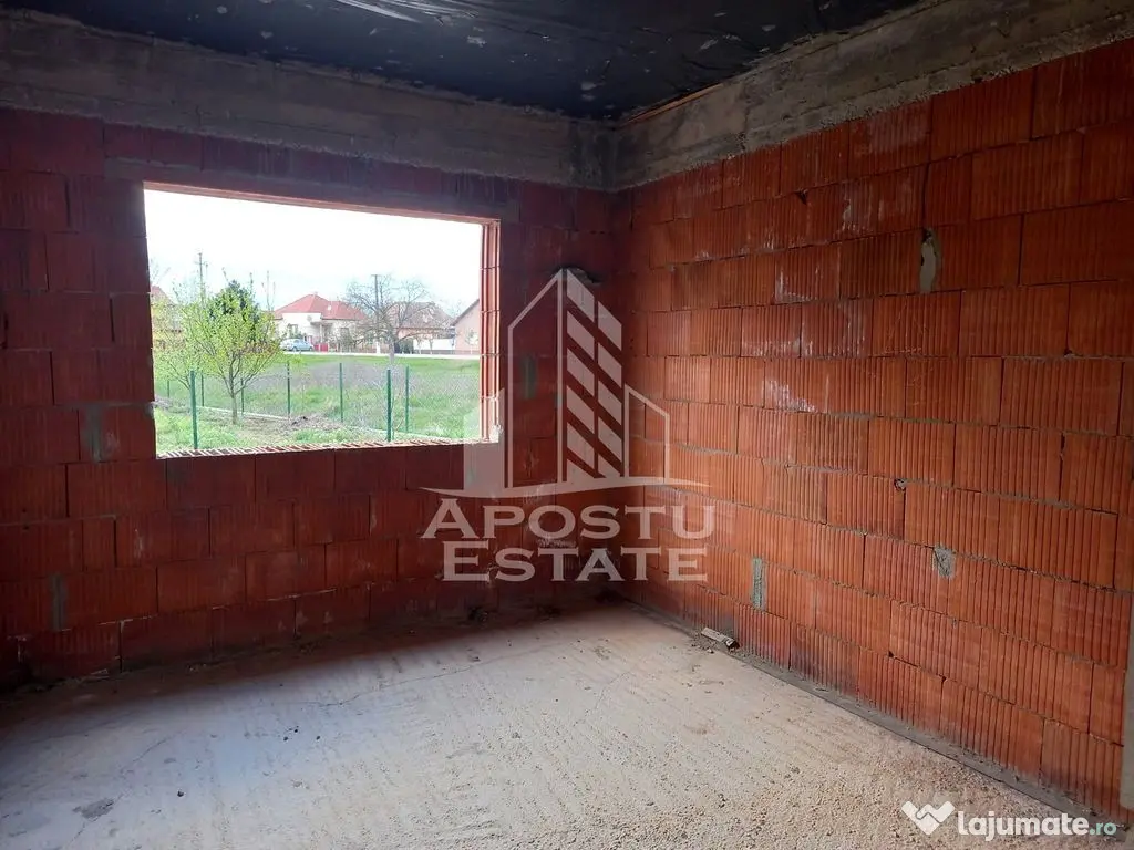 Vila, la rosu, de vanzare, in Sofronea, jud. Arad.