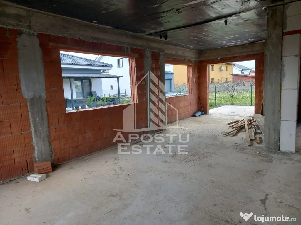 Vila, la rosu, de vanzare, in Sofronea, jud. Arad.