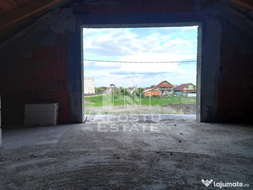 Vila, la rosu, de vanzare, in Sofronea, jud. Arad.