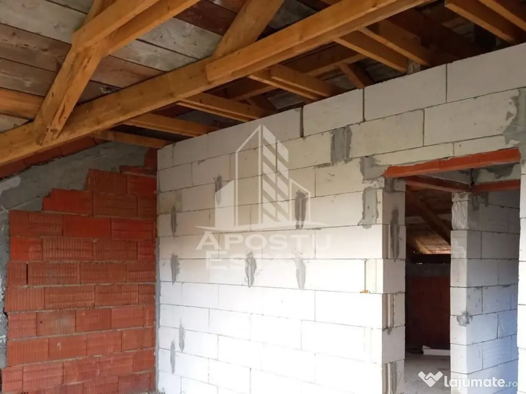Vila, la rosu, de vanzare, in Sofronea, jud. Arad.