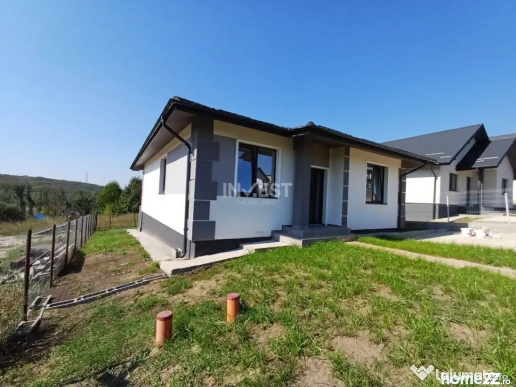 Casă cu 4 camere, 2 băi, beci spațios și 400 mp teren