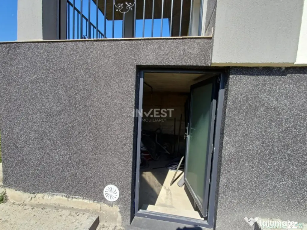 Casă cu 4 camere, 2 băi, beci spațios și 400 mp teren