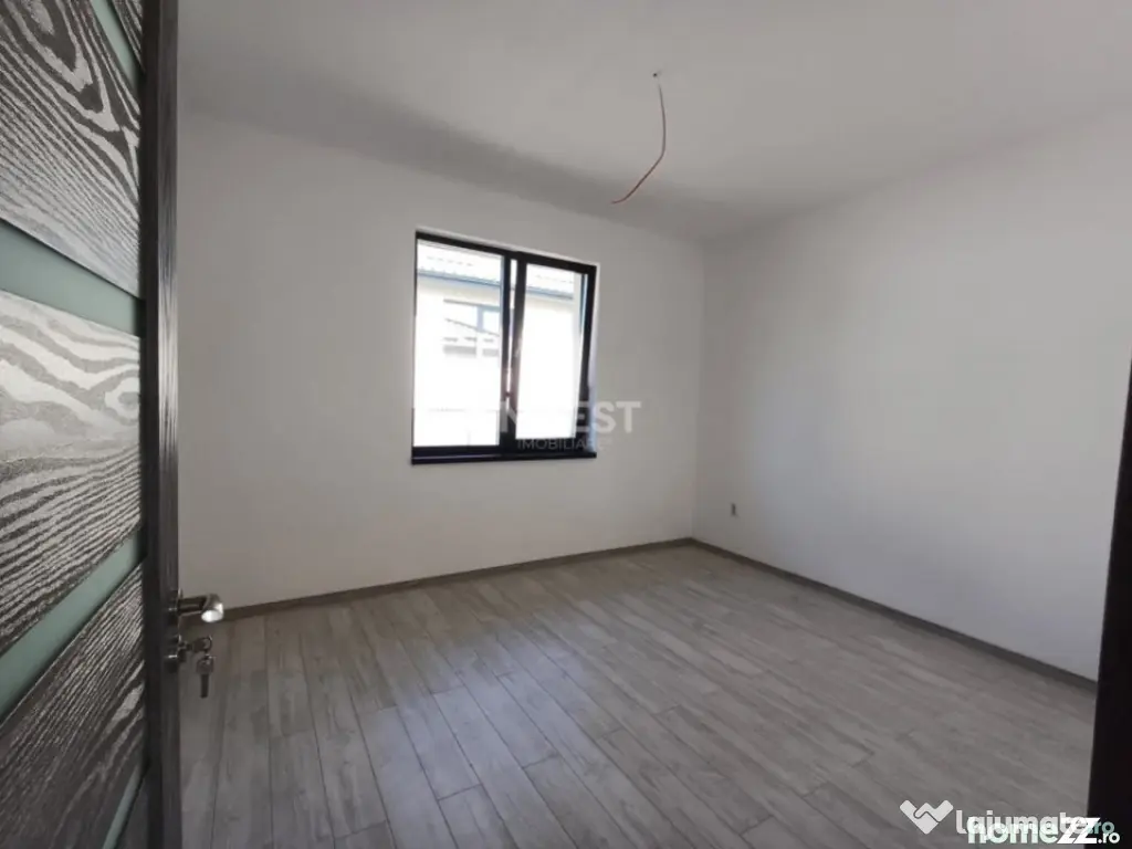 Casă cu 4 camere, 2 băi, beci spațios și 400 mp teren