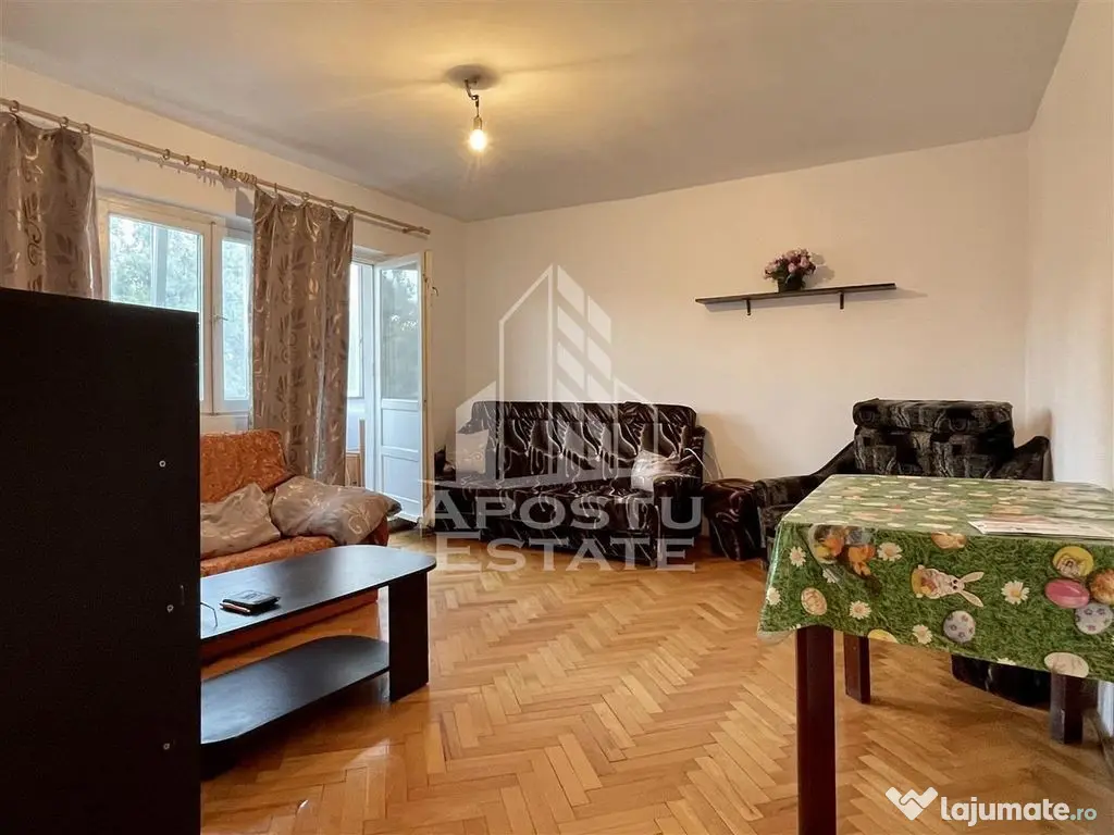 Apartament trei camere decomandat etaj intermediar 