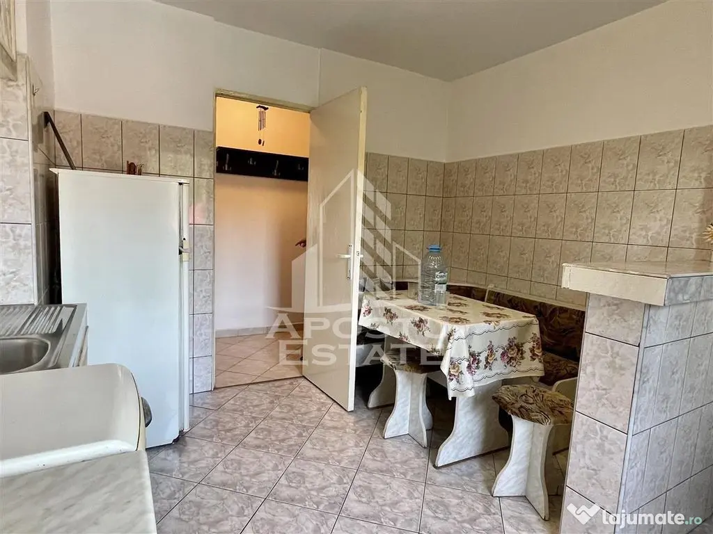 Apartament trei camere decomandat etaj intermediar 