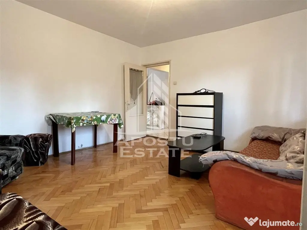 Apartament trei camere decomandat etaj intermediar 