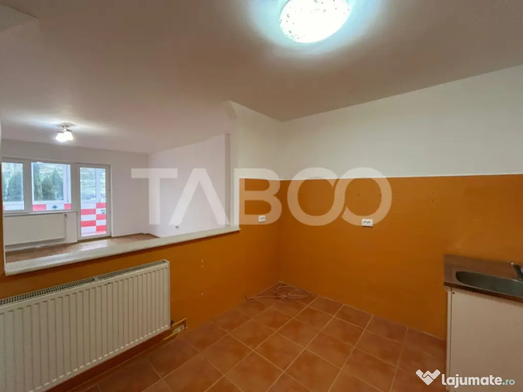 Garsoniera de vanzare etaj intermediar 45 mpu balcon Sibiu 
