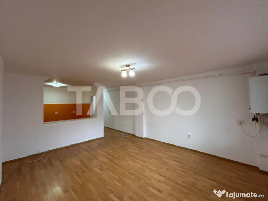 Garsoniera de vanzare etaj intermediar 45 mpu balcon Sibiu 