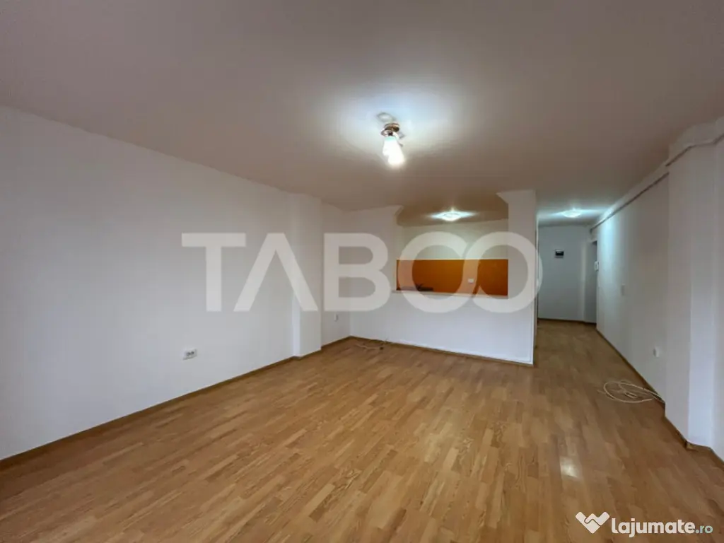 Garsoniera de vanzare etaj intermediar 45 mpu balcon Sibiu 