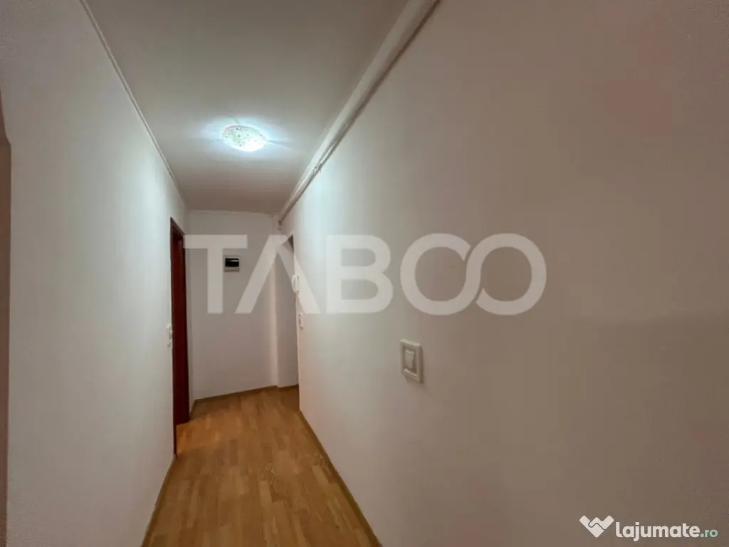 Garsoniera de vanzare etaj intermediar 45 mpu balcon Sibiu 