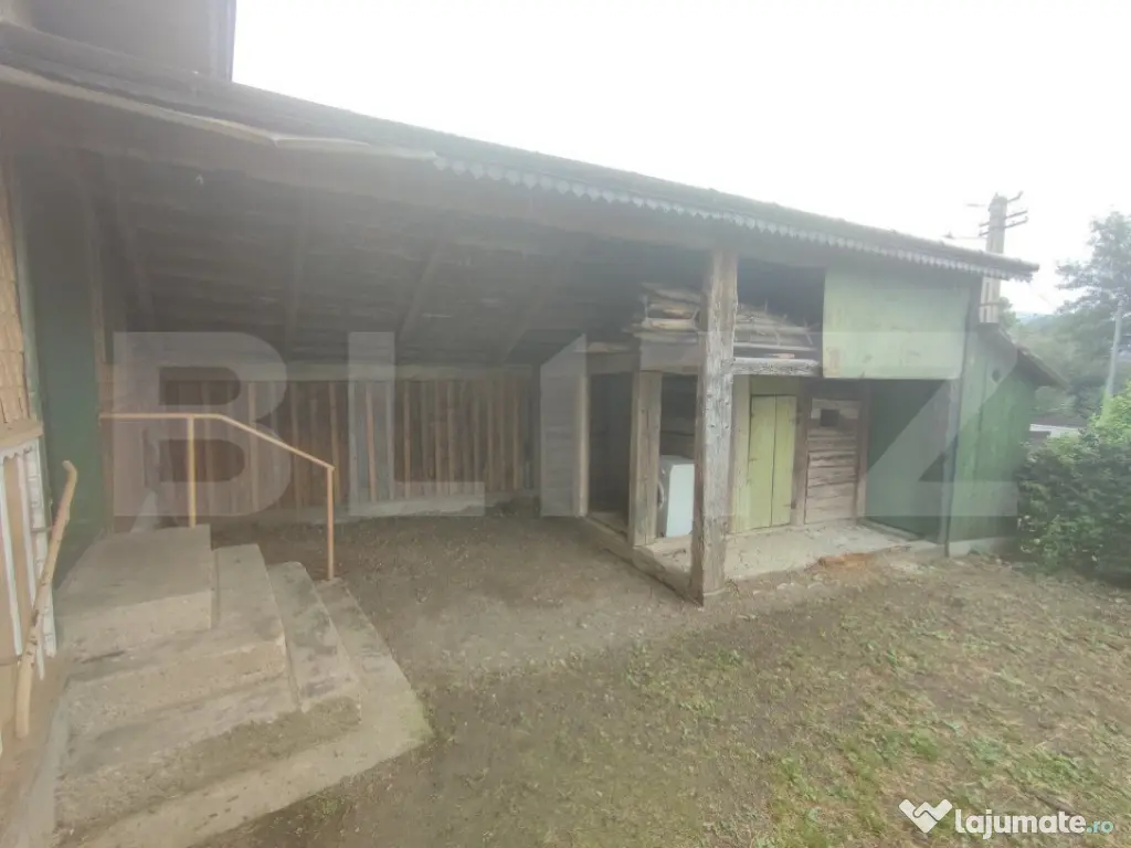 Casa 4 camere, 2610 mp teren, zona Solca, Radauti