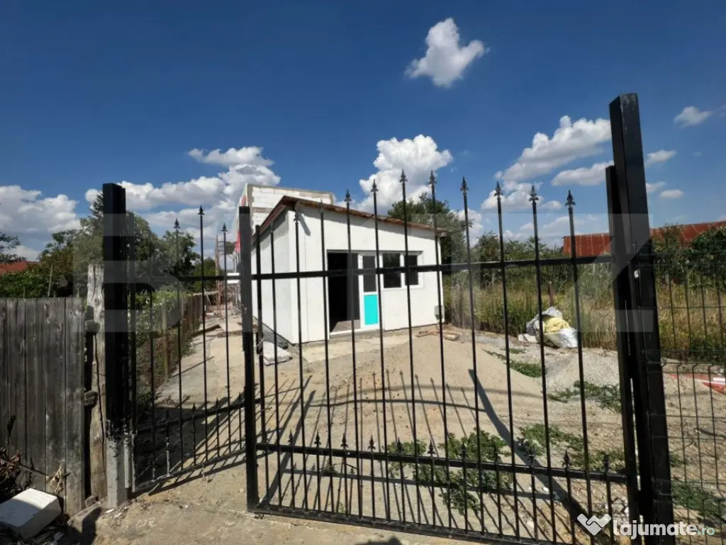 Casa P + 1 de 100 mp utili, cu 300 mp teren in zona Preajba