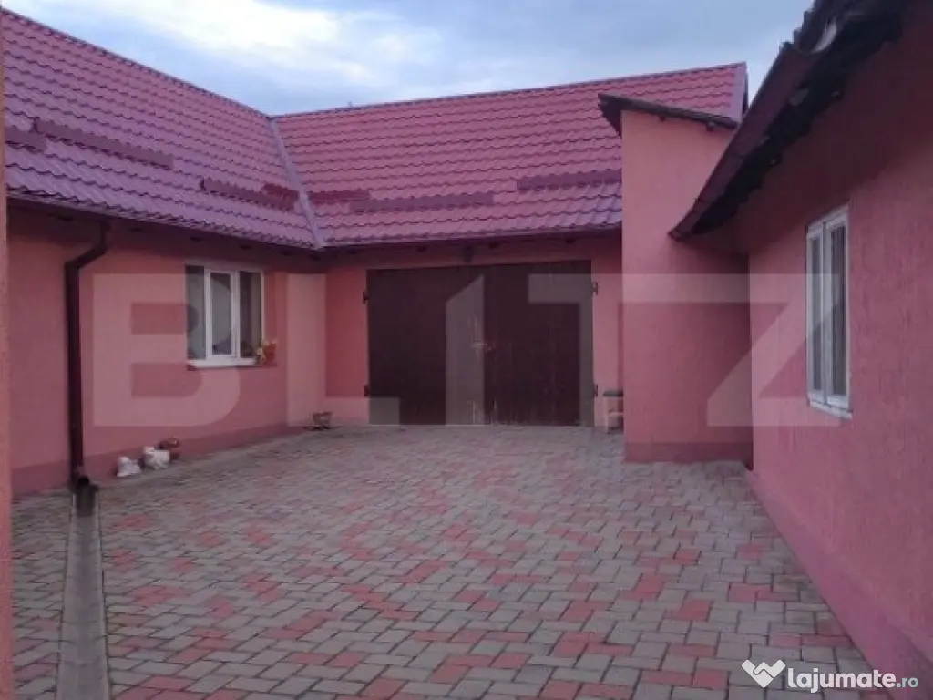 Casă de vânzare în Gura Humorului + teren generos