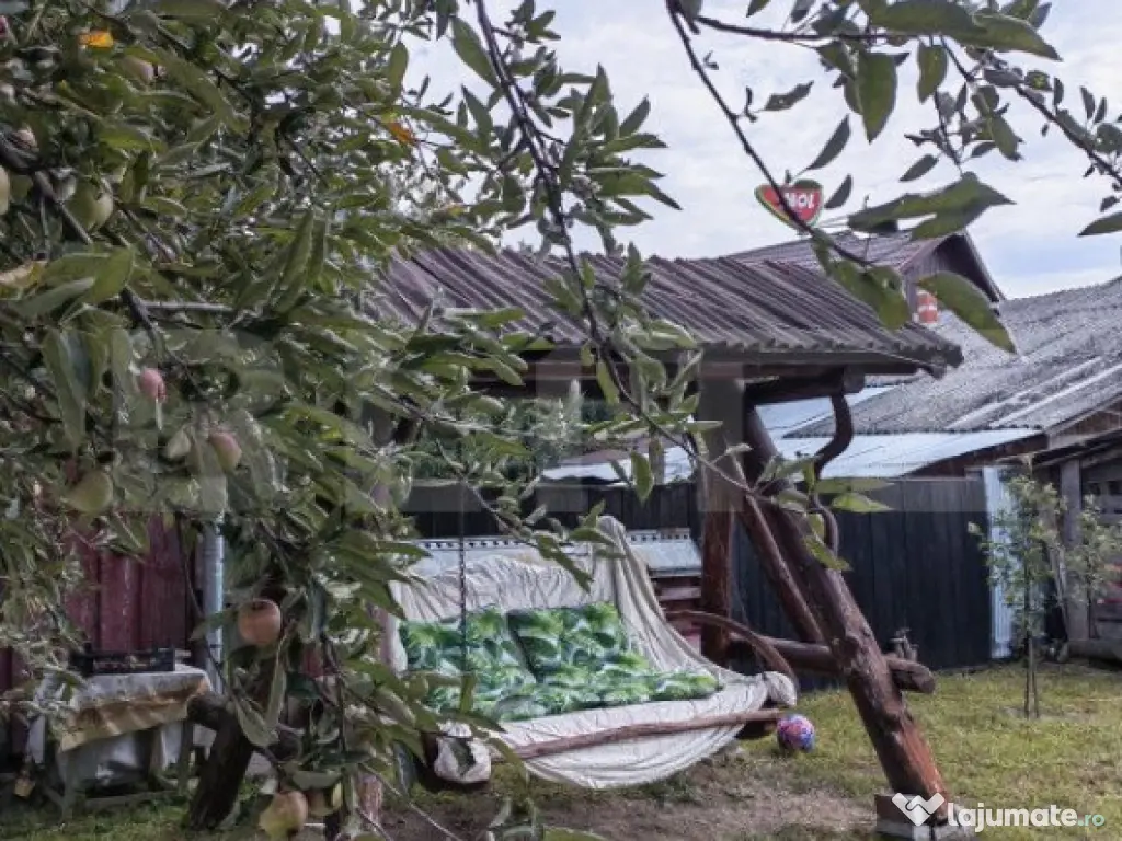 Casă de vânzare în Gura Humorului + teren generos