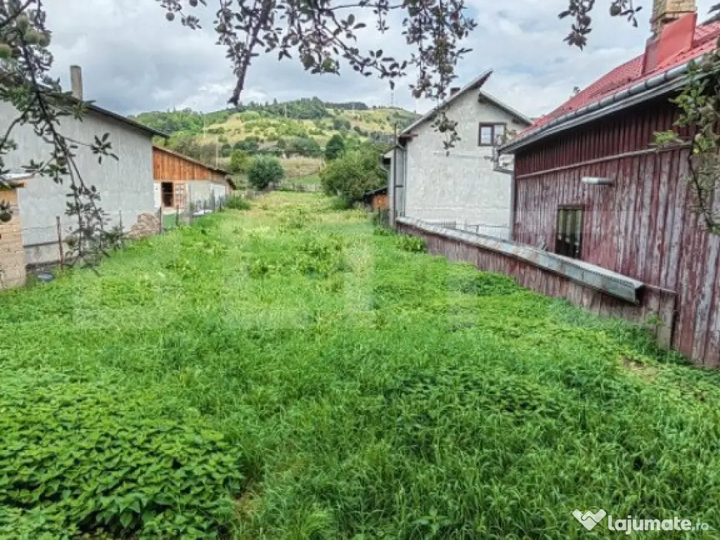 Casă de vânzare în Gura Humorului + teren generos