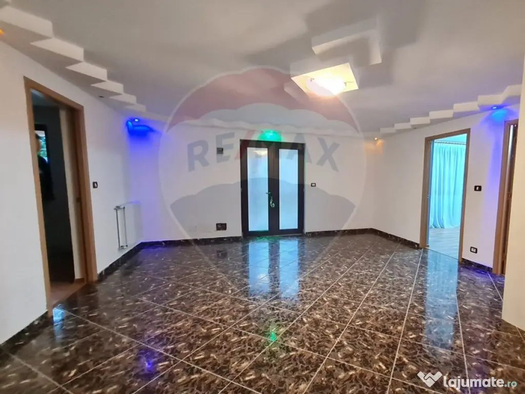 Casă cu 6 camere de vânzare in zona de munte