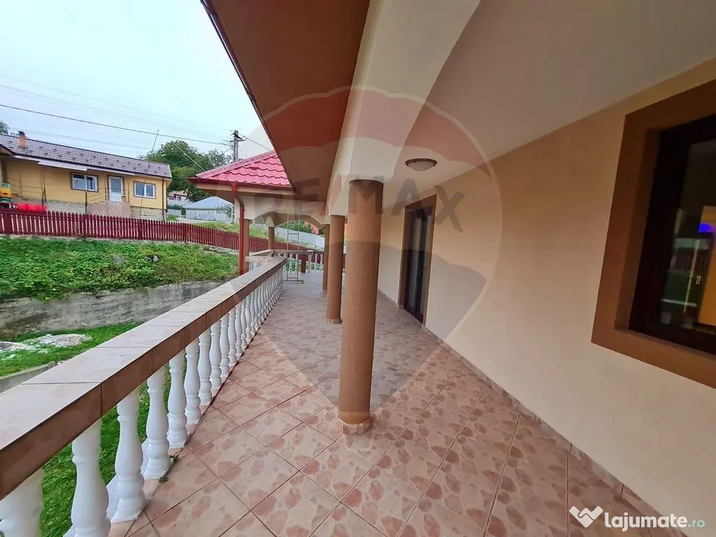 Casă cu 6 camere de vânzare in zona de munte