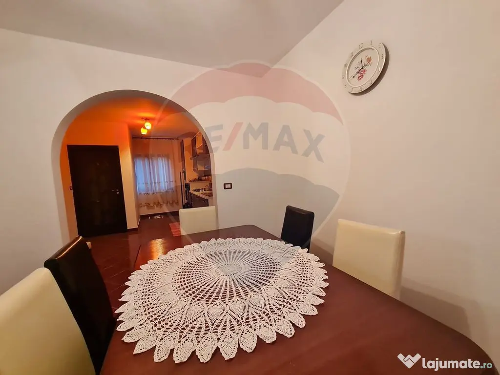 Casă cu 6 camere de vânzare in zona de munte