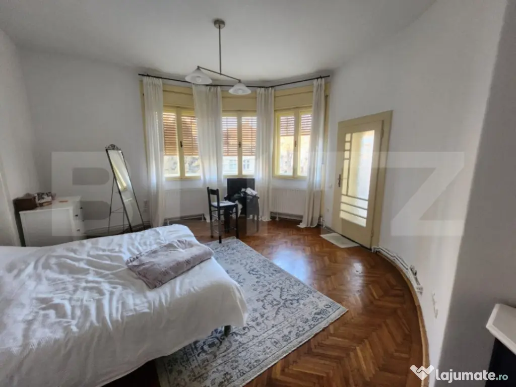 Casa deosebita, 3 camere, 200 mp utili, Centru