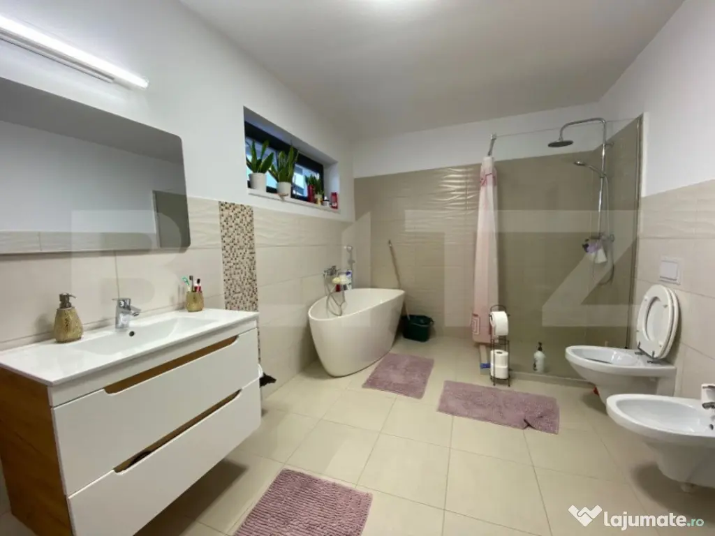 Casa de vacanta cu priveliste catre lac, 213 mp utili, 3500