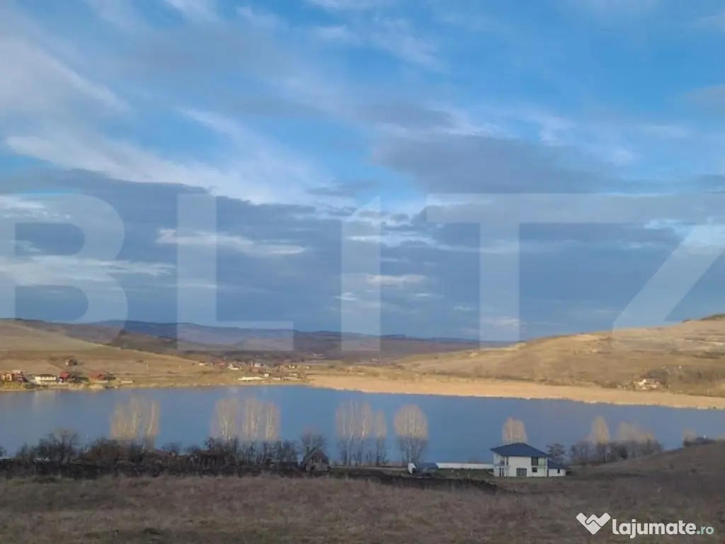 Casa de vacanta cu priveliste catre lac, 213 mp utili, 3500