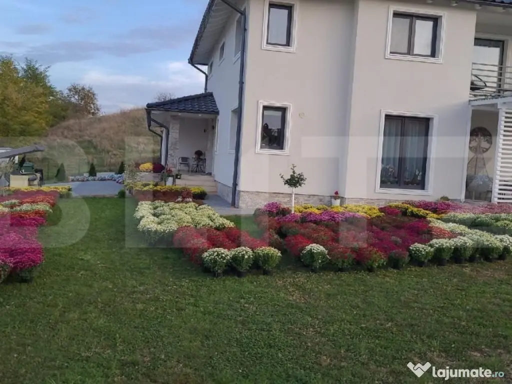 Casa de vacanta cu priveliste catre lac, 213 mp utili, 3500