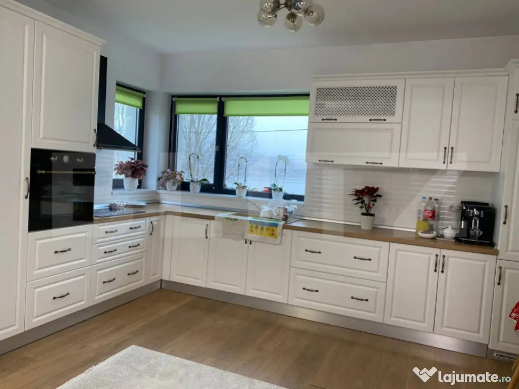 Casa de vacanta cu priveliste catre lac, 213 mp utili, 3500