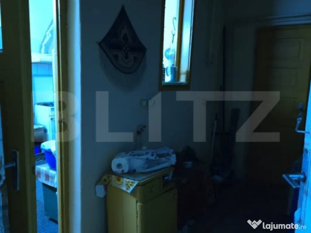 Casa de vanzare, 6 camere, 137 mp, teren 579 mp, zona semice