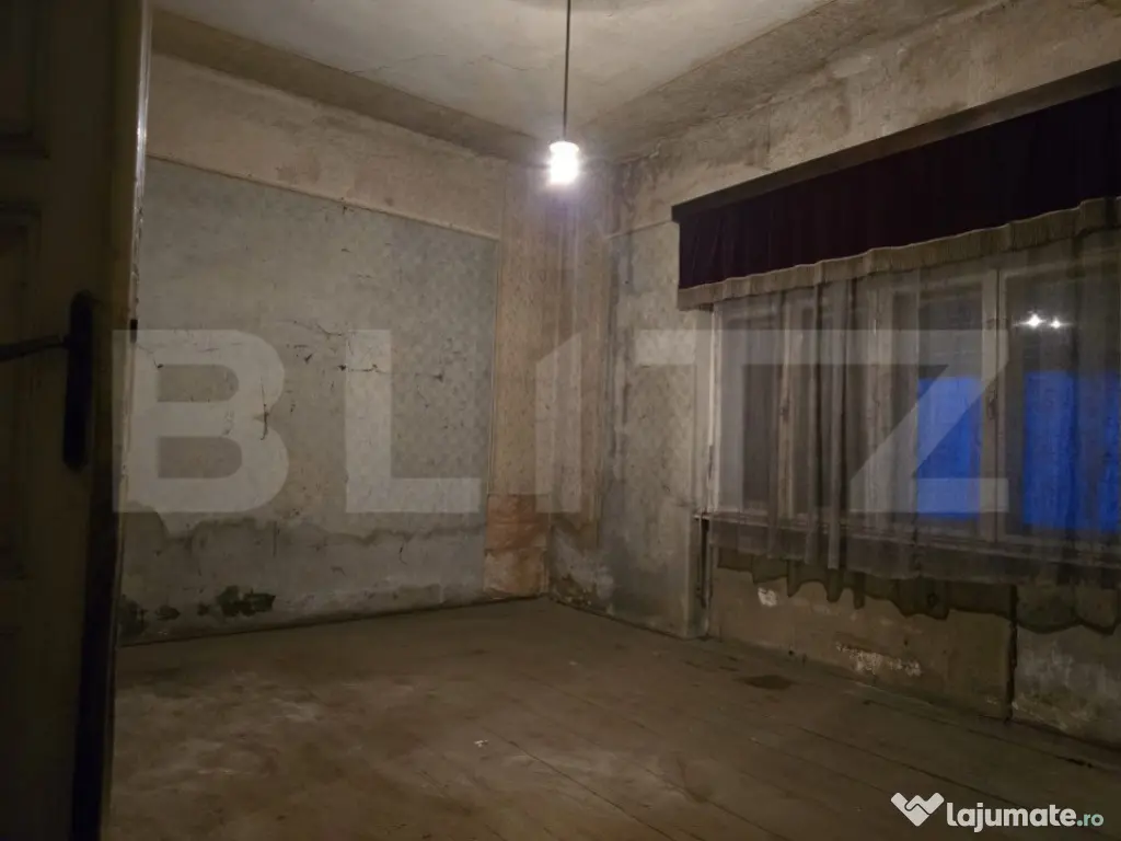 Casa de vanzare, 6 camere, 137 mp, teren 579 mp, zona semice